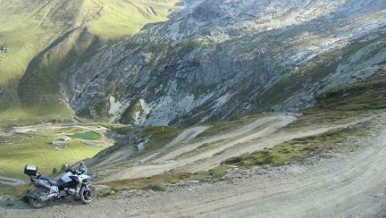 The path is now only rocks with occasional some gravel. 